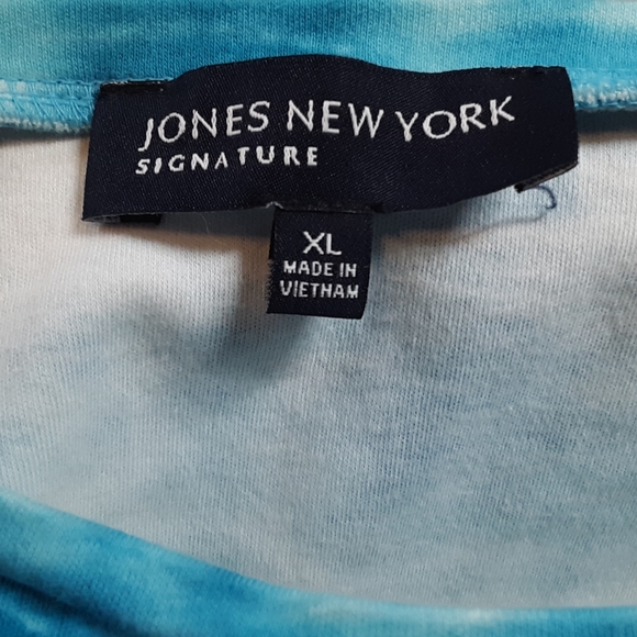 Ladies top - Picture 3 of 3